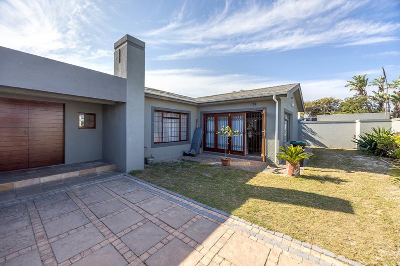 5 Bedroom Property for Sale in Bloubergrant Western Cape